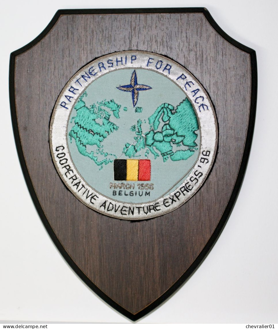 Militaria-BE-Plaque Partnership For Peace, Cooperative Adventure Express, March 1996 – OTAN – NATO - Andere & Zonder Classificatie