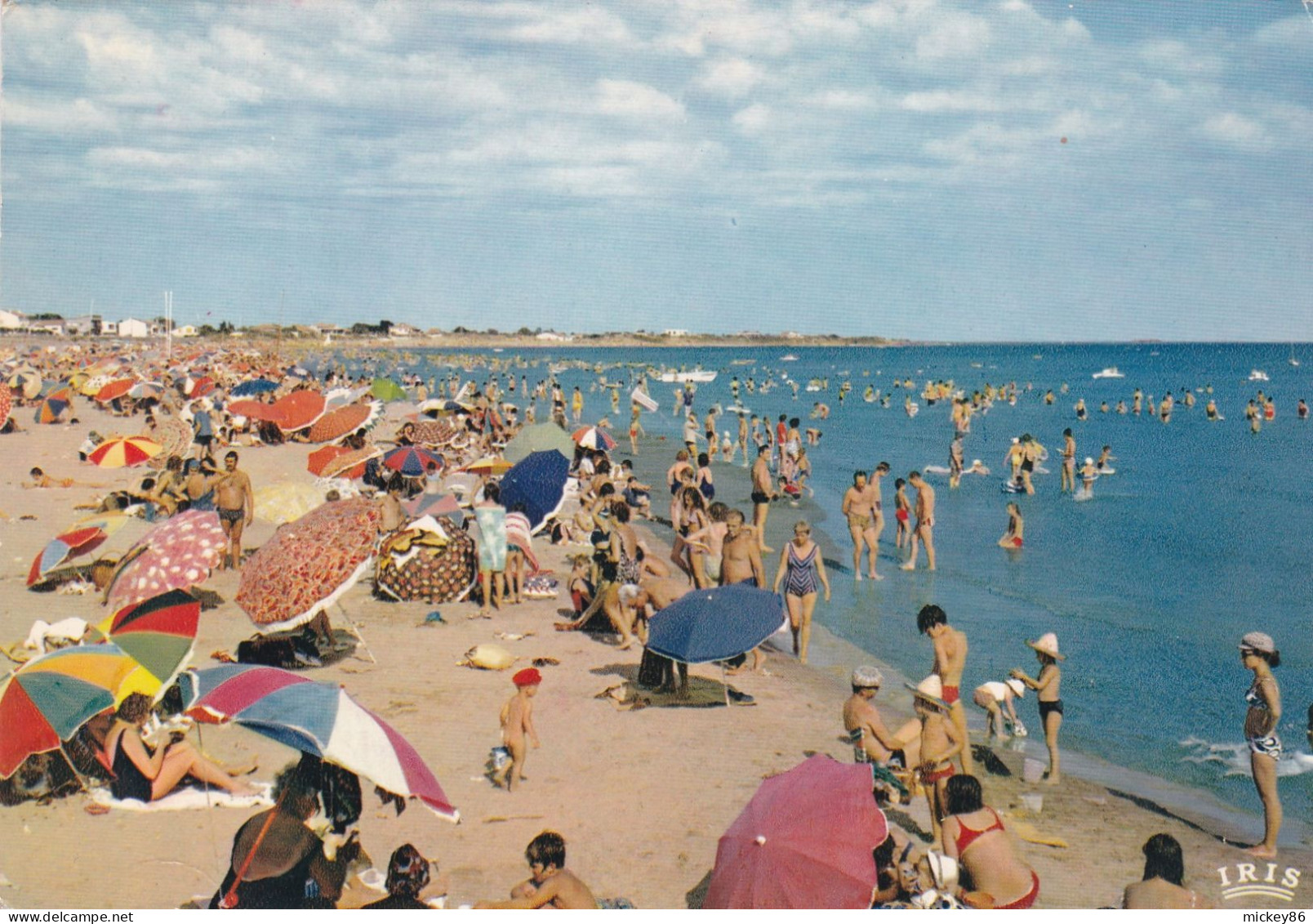 AGDE--1971--Le Grau D'Agde --La Plage (très Animée)...timbre ...cachet  AGDE - Agde