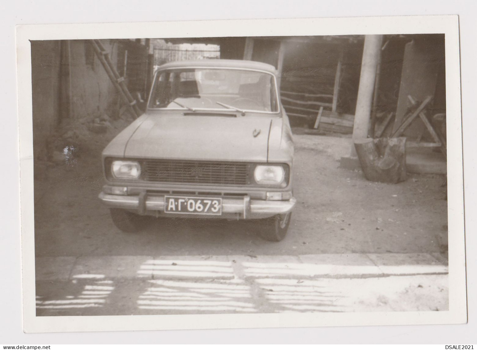 Old Moskvitch-2140 Car In Yard, Scene, Vintage Orig Photo 13x9cm. (51405) - Automobile