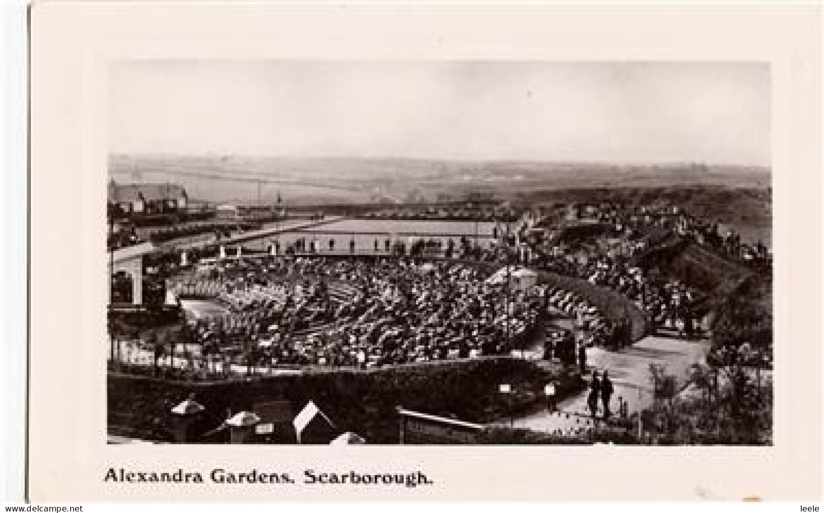 F76. Antique Postcard. Alexandra Gardens, Scarborough. - Scarborough