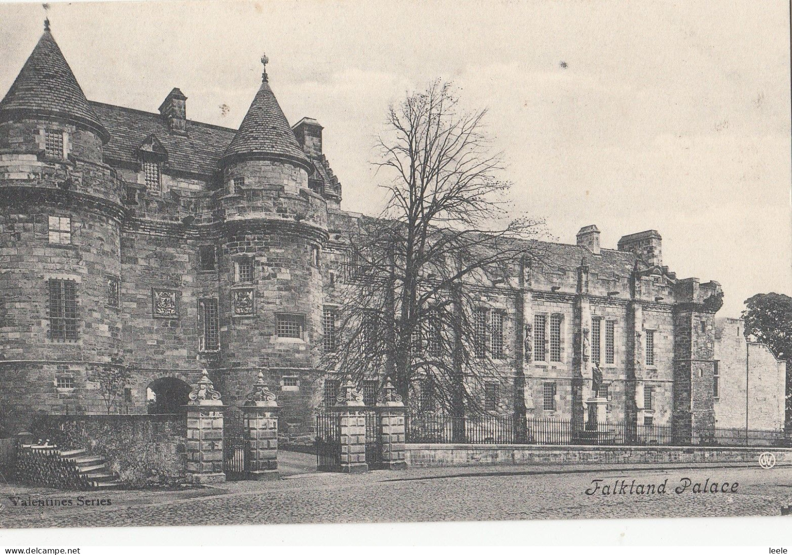 F84. Vintage Postcard. Falkland Palace, Fife - Fife