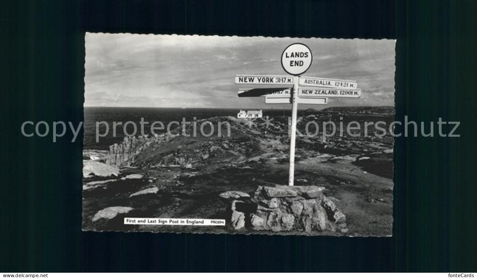 11750505 Land S End First And Last Sign Post In England Penzance - Autres & Non Classés