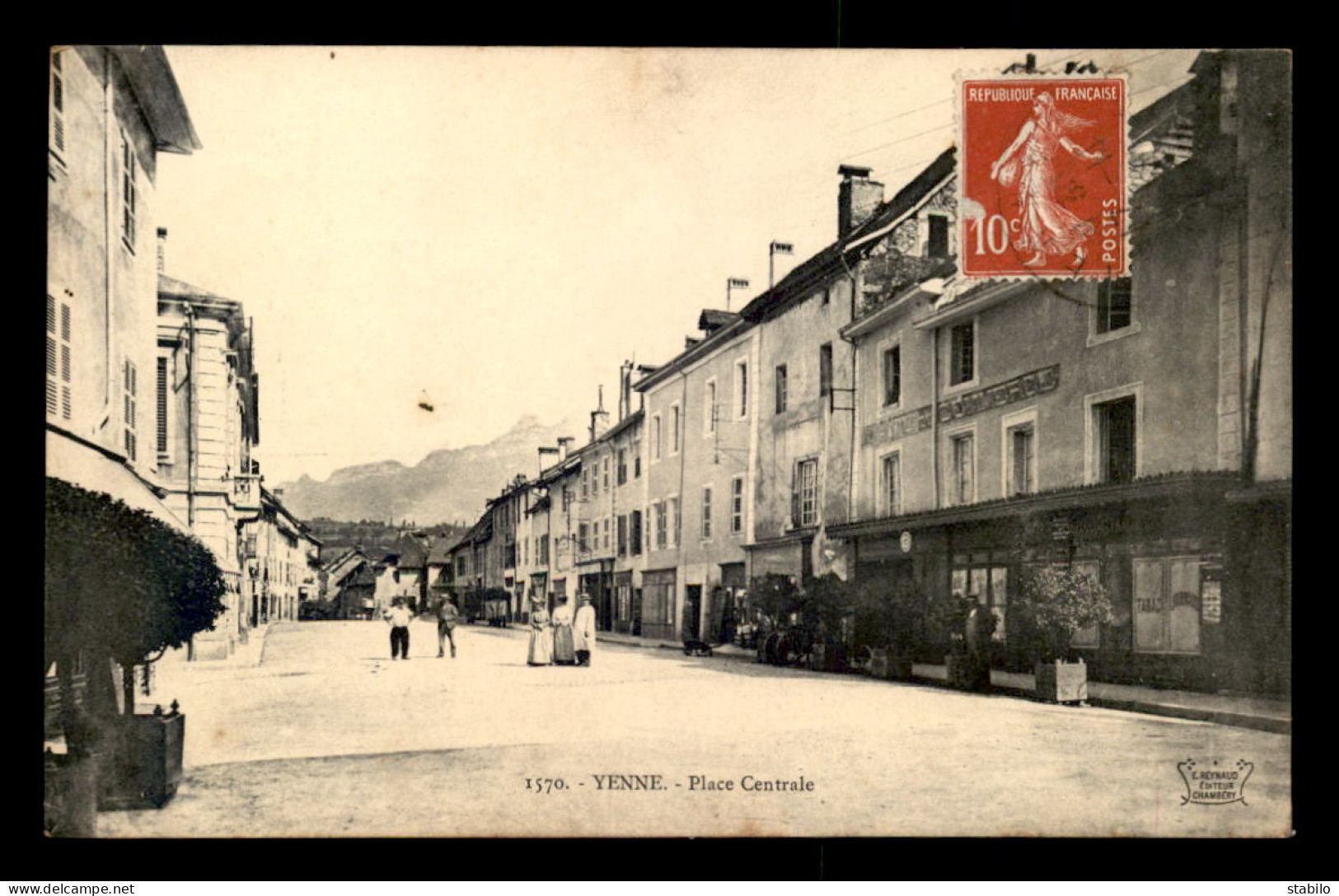 73 - YENNE - PLACE CENTRALE - Yenne