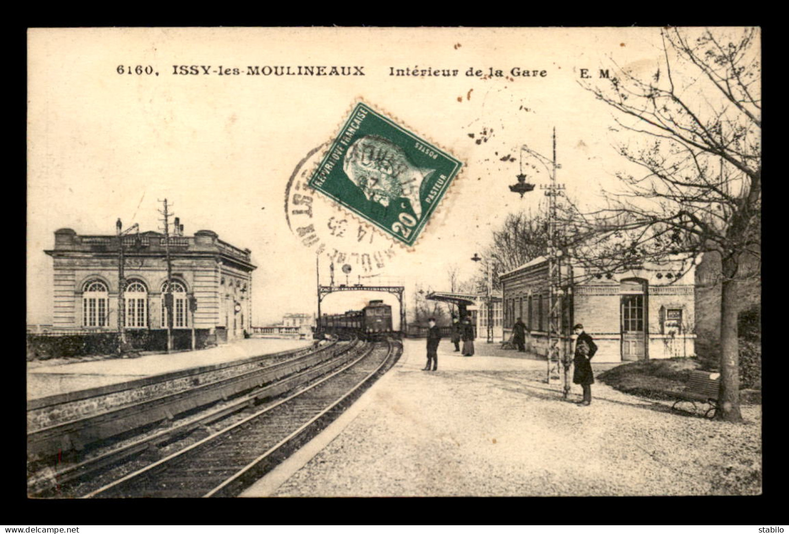 92 - ISSY-LES-MOULINEAUX - TRAIN EN GARE DE CHEMIN DE FER - Issy Les Moulineaux