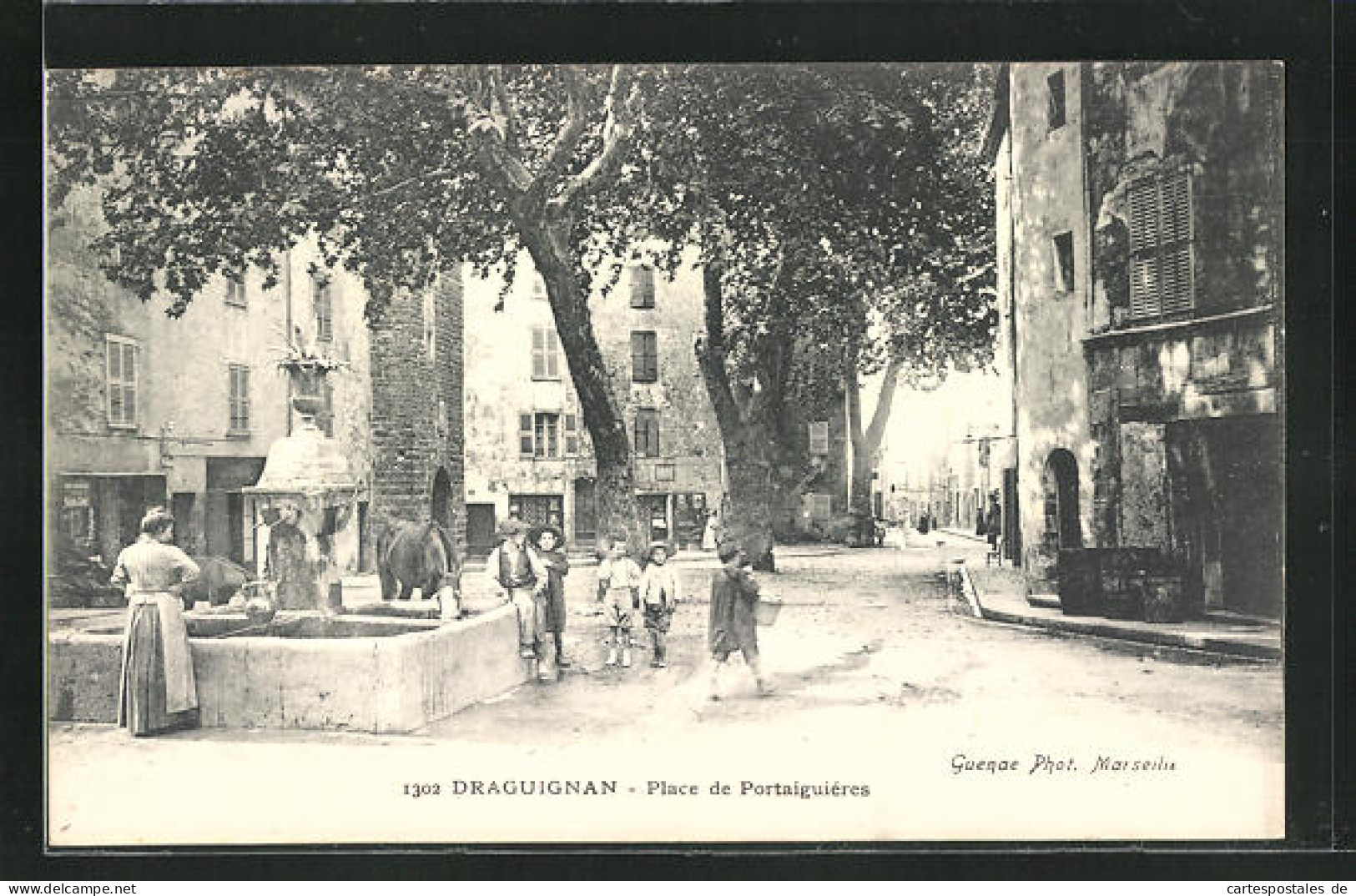 CPA Draguignan, Place De Portaiguiéres  - Draguignan