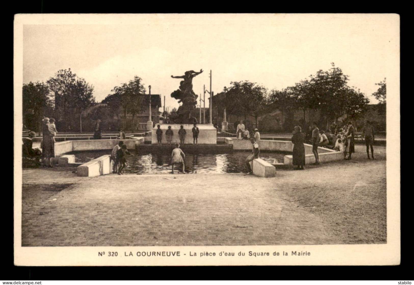 93 - LA COURNEUVE - PIECE D'EAU DU SQUARE DE LA MAIRIE - La Courneuve