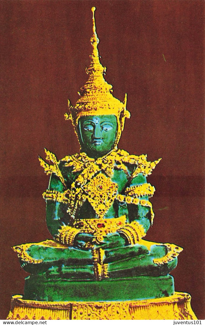 CPSM The Image Of The Emerald Buddha Under Summer Season-Bangkok       L2880 - Thaïlande