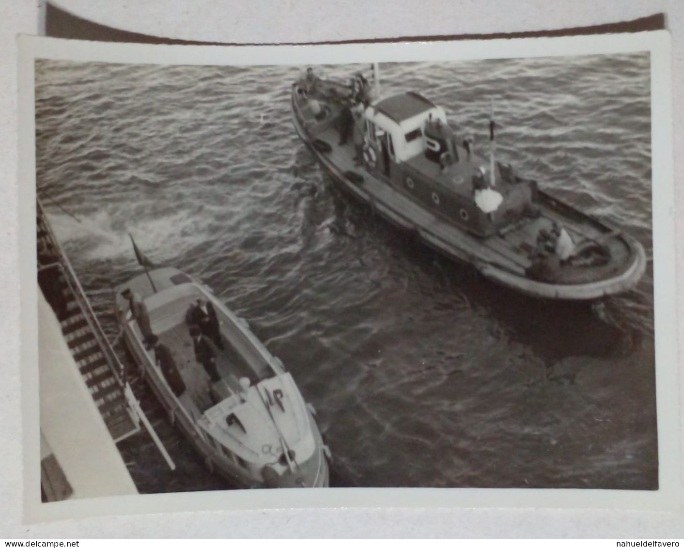 Photographie - Deux Petits Bateaux Dans L'eau. - Bateaux