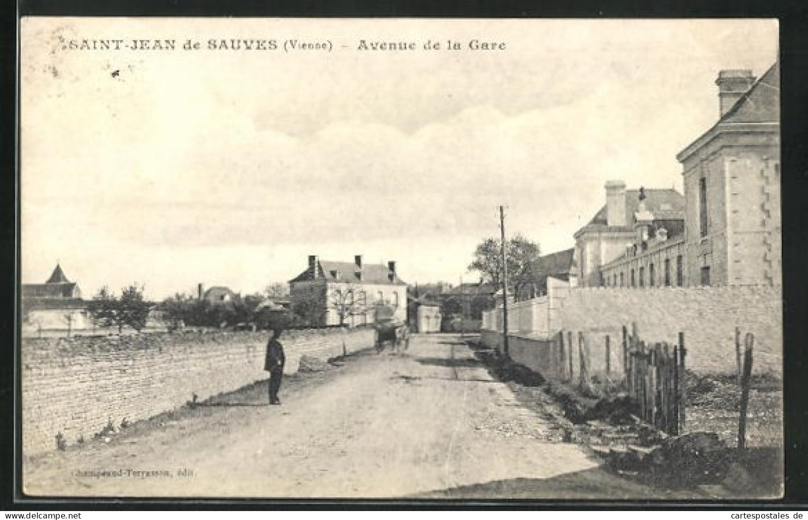 CPA Saint-Jean-de-Sauves, Avenue De La Gare  - Sonstige & Ohne Zuordnung