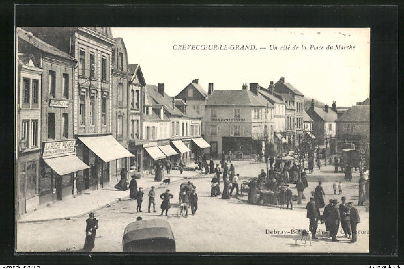 CPA Crèvecoeur-le-Grand, Un Côté De La Place Du Marché  - Sonstige & Ohne Zuordnung