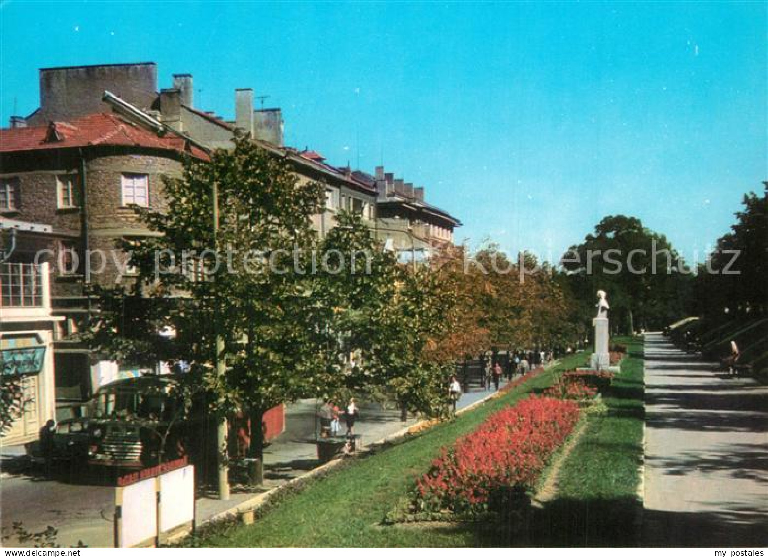 73598331 Schumen Stadtansicht Statue Promenade Schumen - Bulgarien