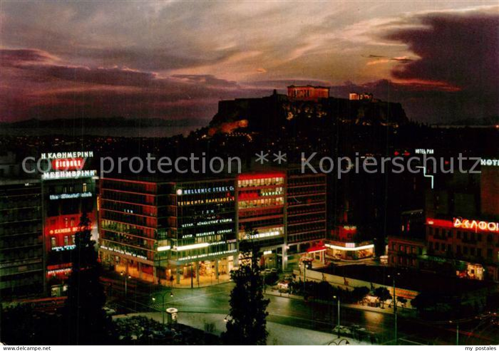 73596153 Athens Athen Place De La Constitution Et L'Acropole Nachtaufnahme Mit A - Grecia