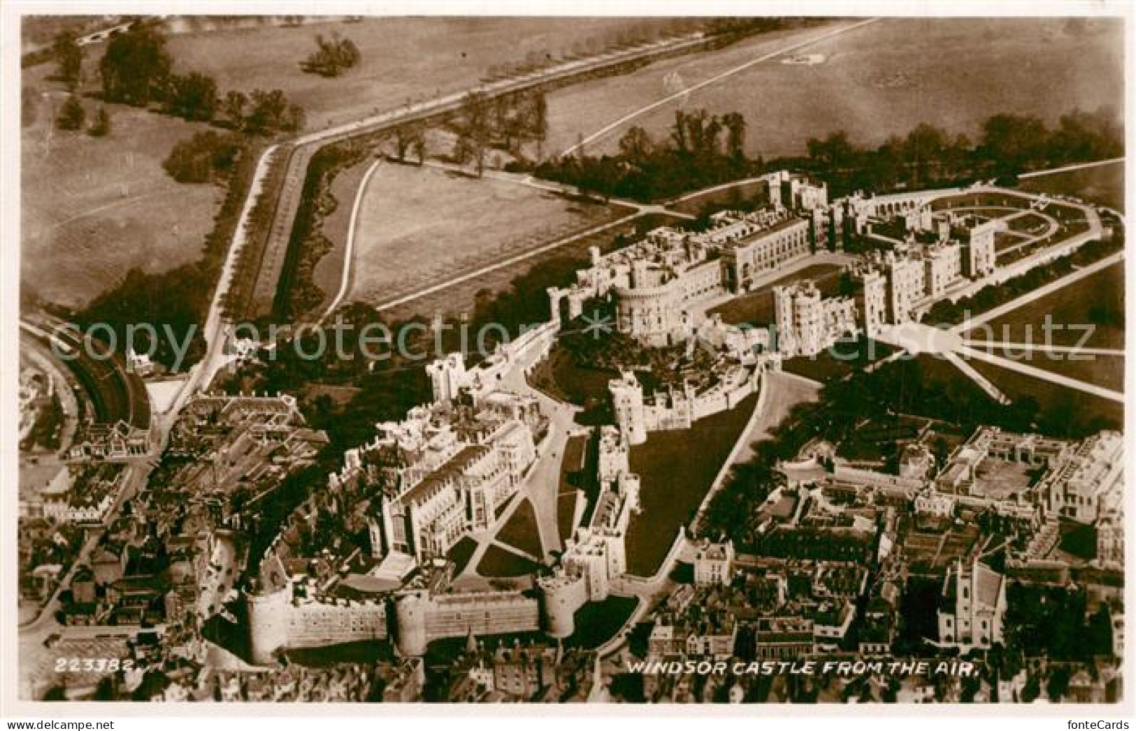 73359178 Windsor Berkshire Windsor Castle From The Air Valentines Postcard  - Other & Unclassified