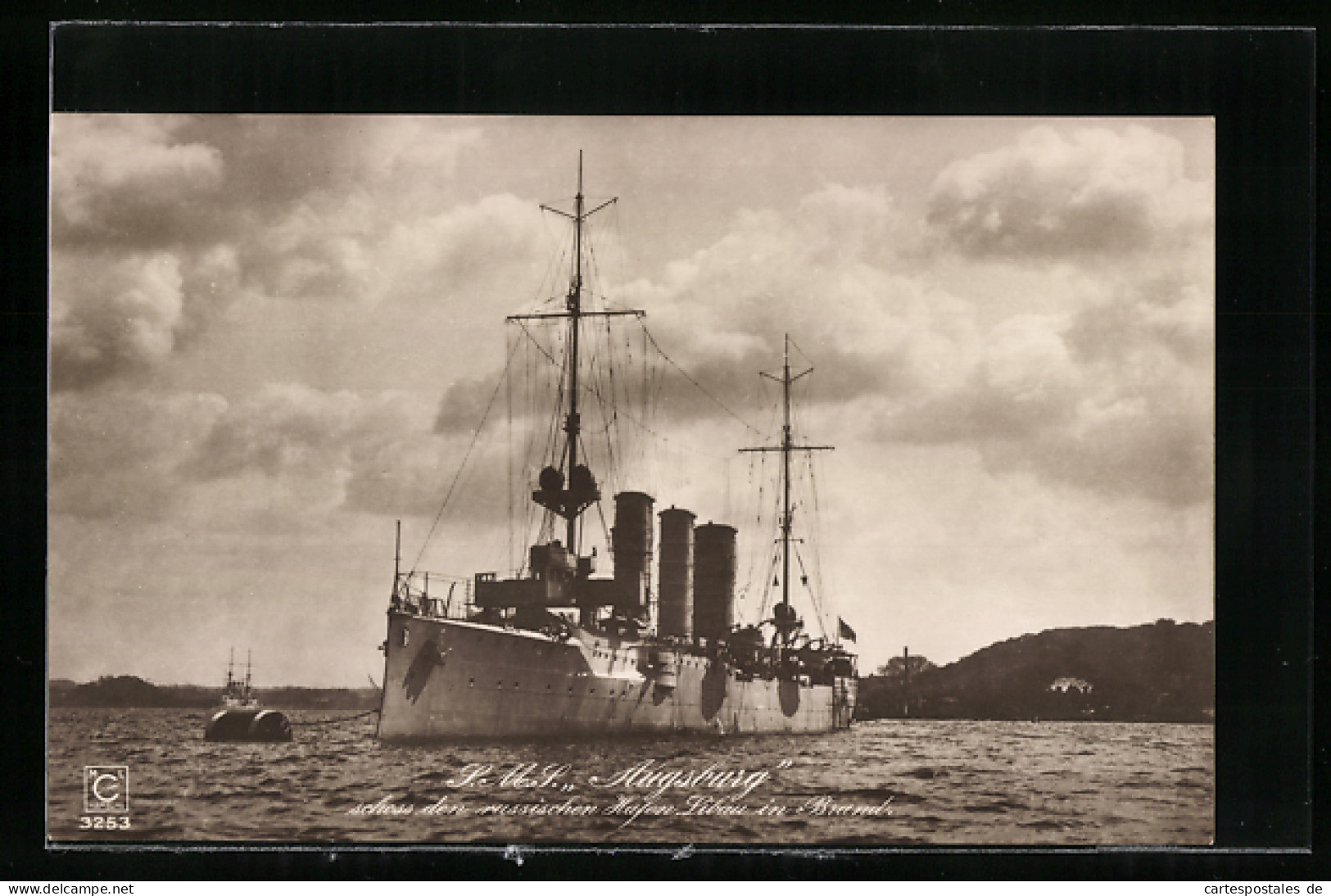 AK Kriegsschiff S.M.S. Augsburg Schoss Den Russischen Hafen Libau In Brand  - Guerre