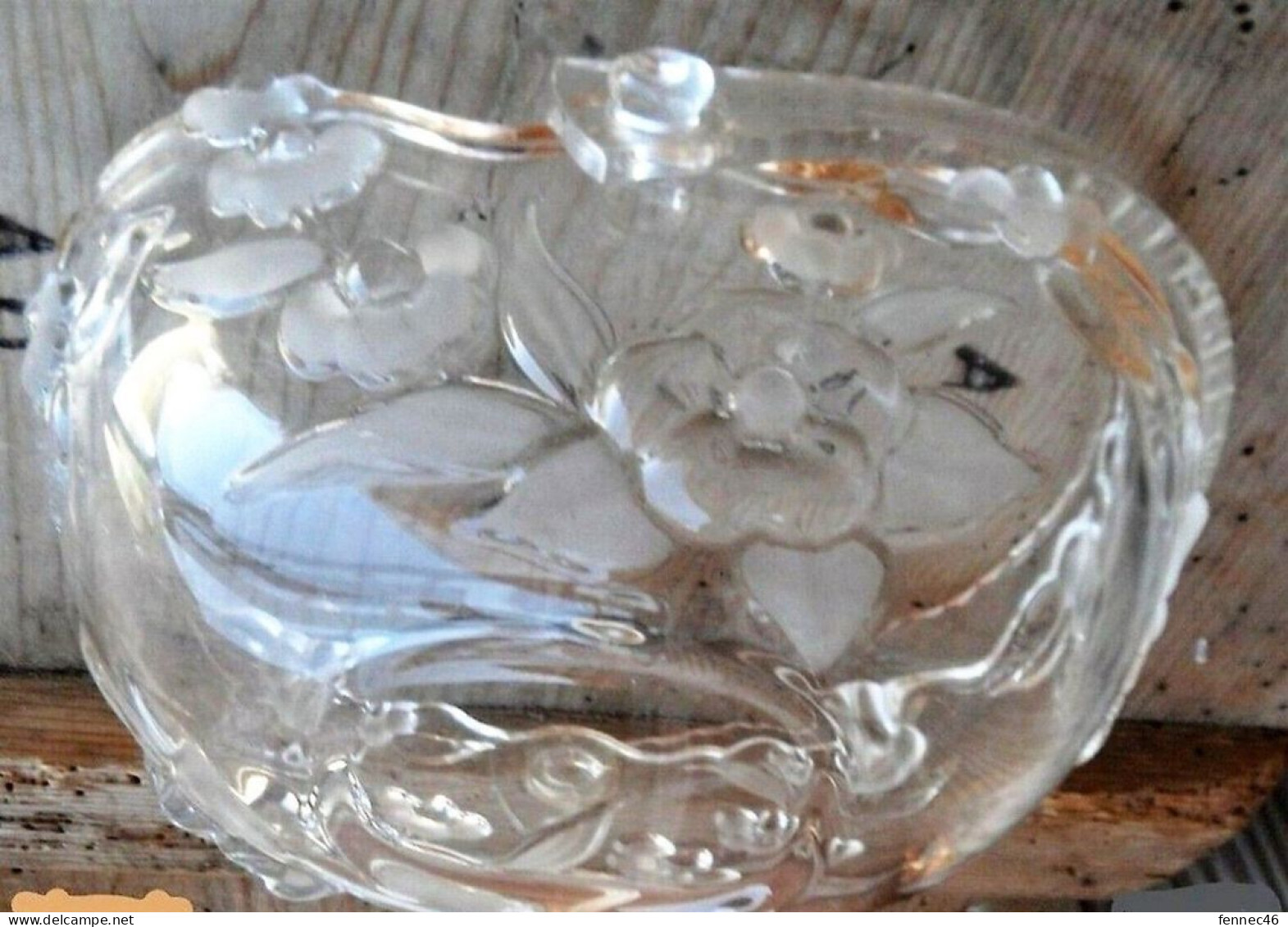 * Petit Panier En Verre Avec Anse Et Doré Sur Les Bords - Décor Fleuri En Relief - Glass & Crystal