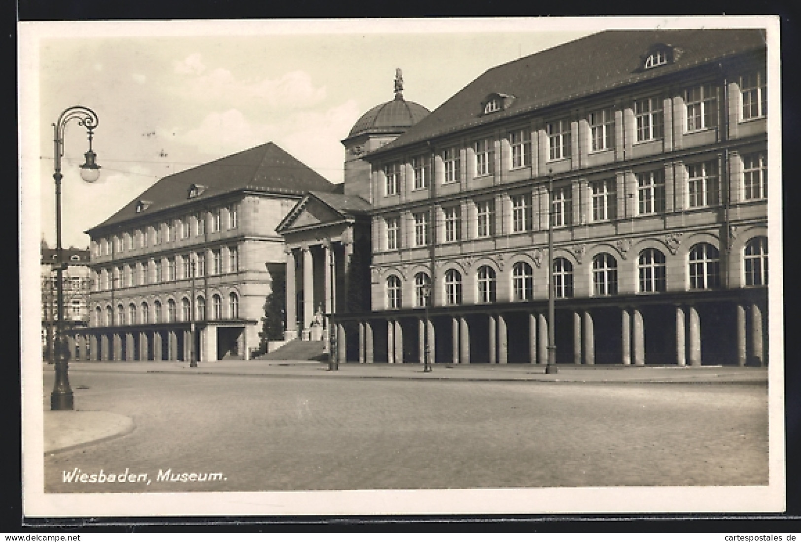 AK Wiesbaden, Strassenpartie Vorm Museum  - Wiesbaden