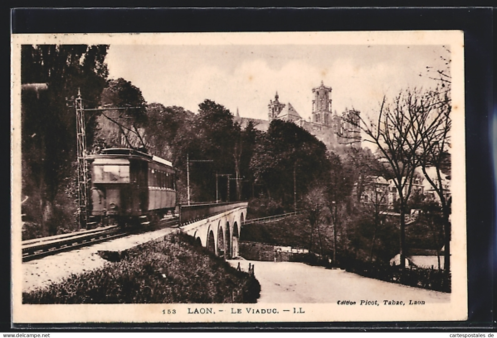 AK Laon, La Viaduc, Strassenbahn  - Tram