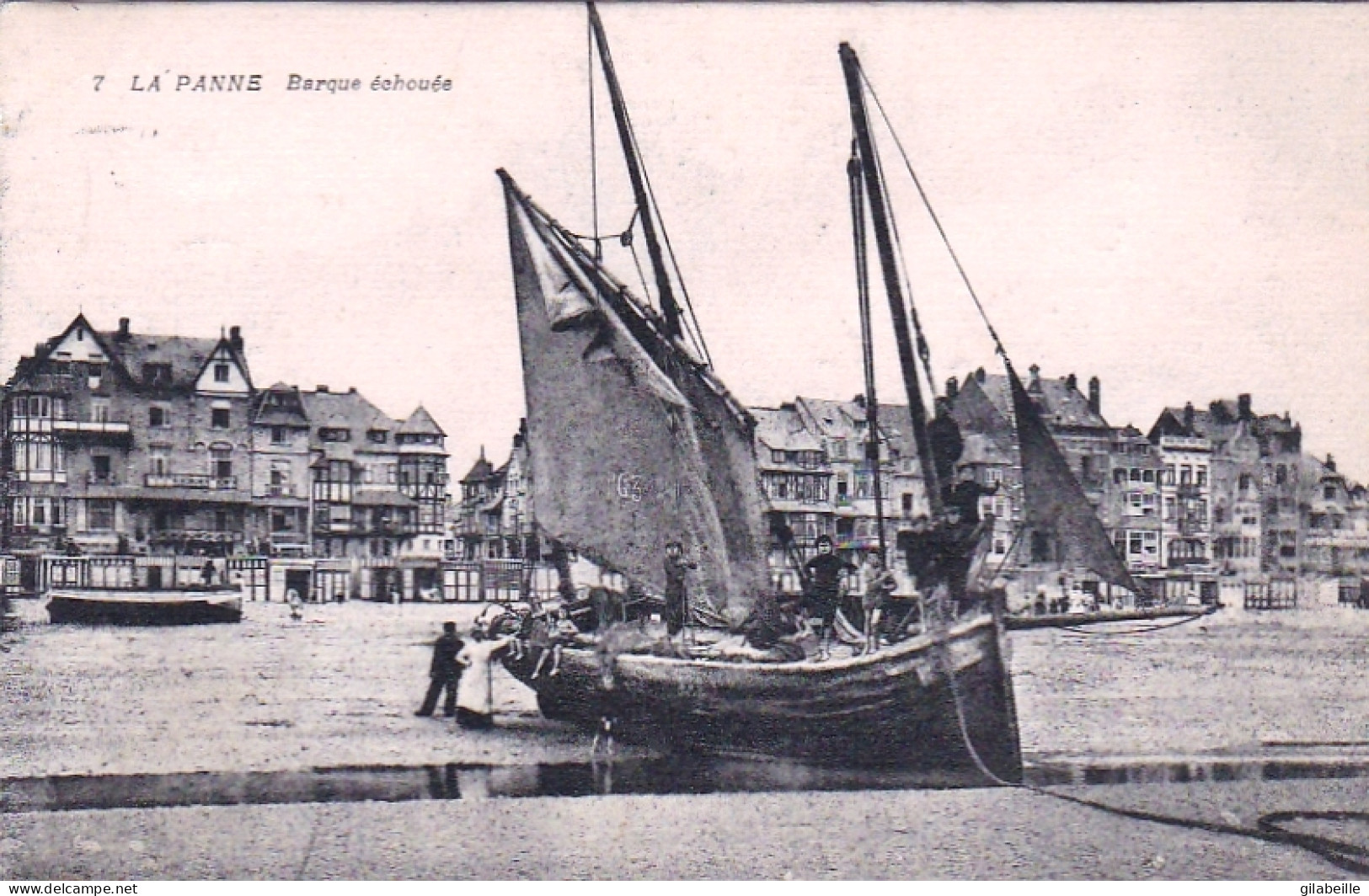 DE PANNE - LA PANNE - Barque Echouée - De Panne