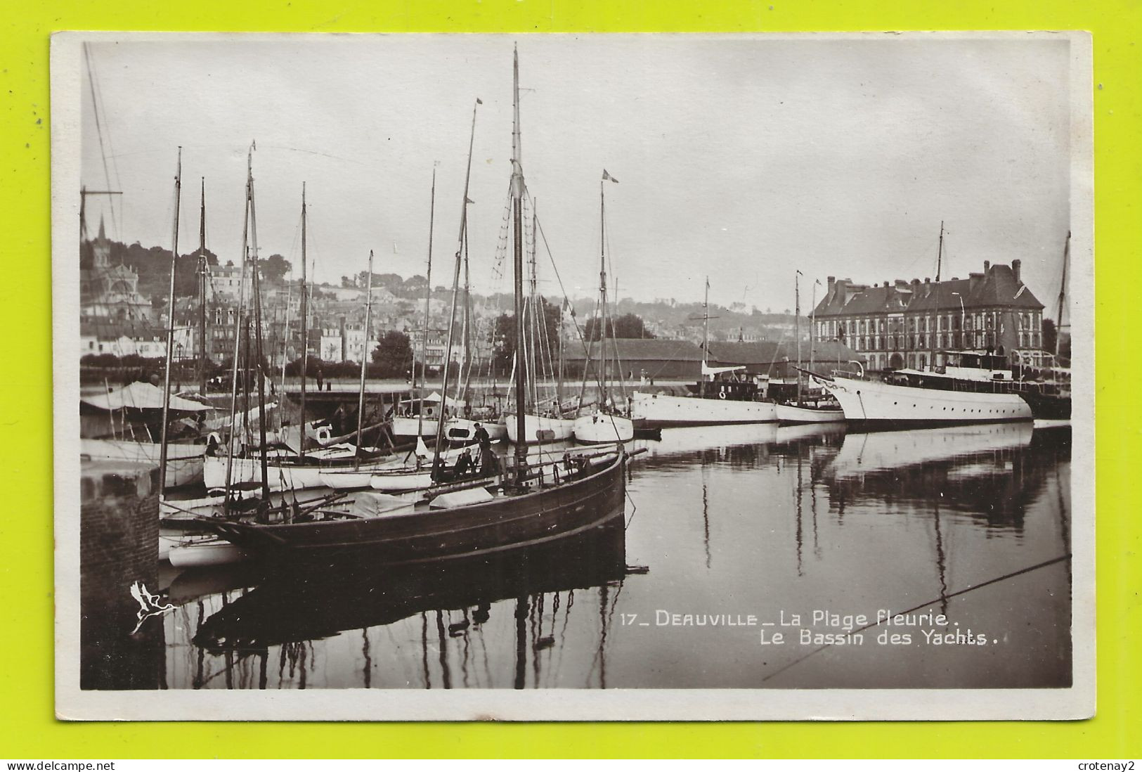 14 DEAUVILLE N°17 La Plage Fleurie Le Bassin Des Bateaux Yachts Voiliers VOIR DOS - Deauville