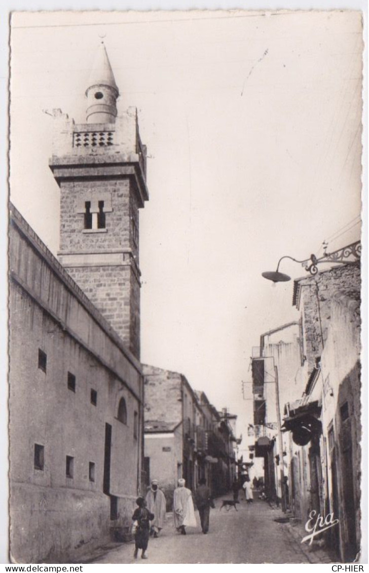 ALGERIE -  TEBESSA - RUE CARACALLA ET LA MOSQUEE AU PREMIER PLAN - Tébessa