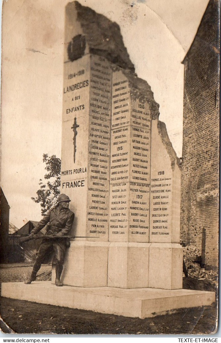 59 LANDRECIES - CARTE PHOTO - Le Monument Aux Morts. - Landrecies
