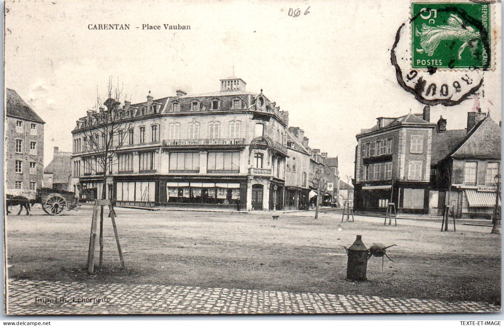50 CARENTAN - La Place Vauban  - Carentan