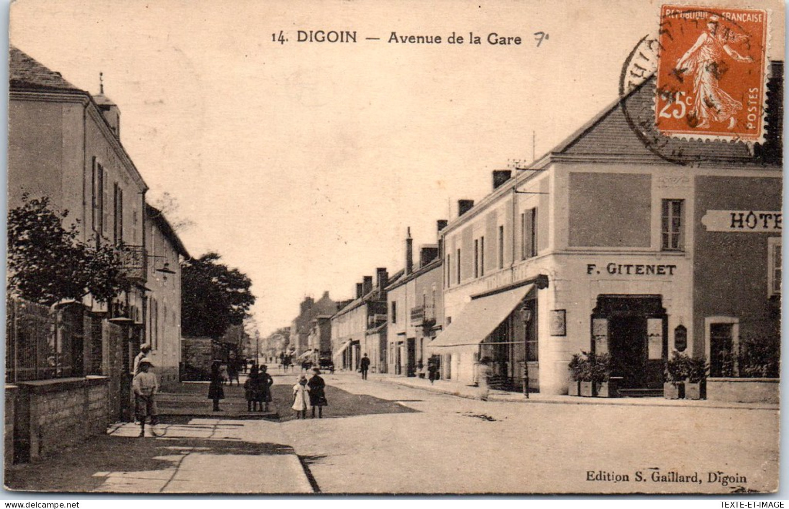 71 DIGOIN - Un Carrefour Avenue De La Gare. - Digoin