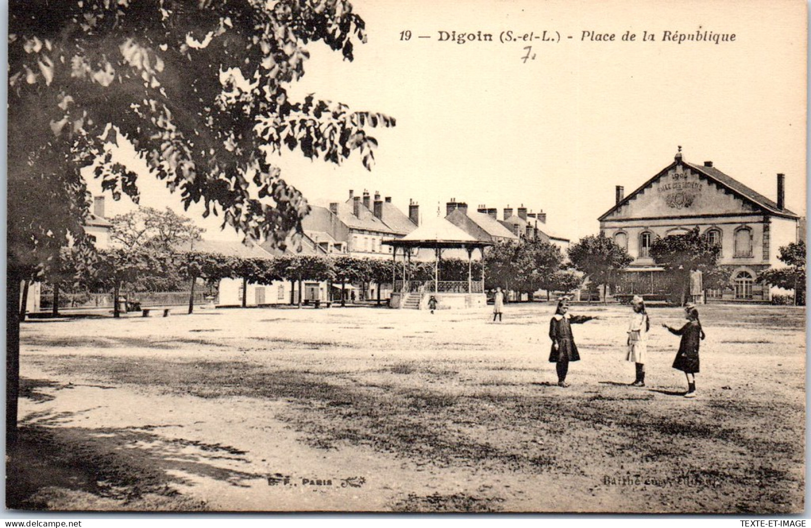 71 DIGOIN - La Place De La Republique, Vue D'ensemble. - Digoin