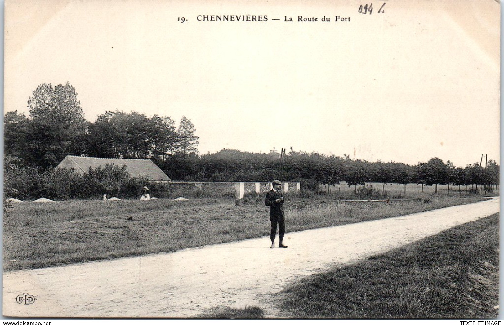 94 CHENNEVIERES - La Route Du Fort. - Chennevieres Sur Marne