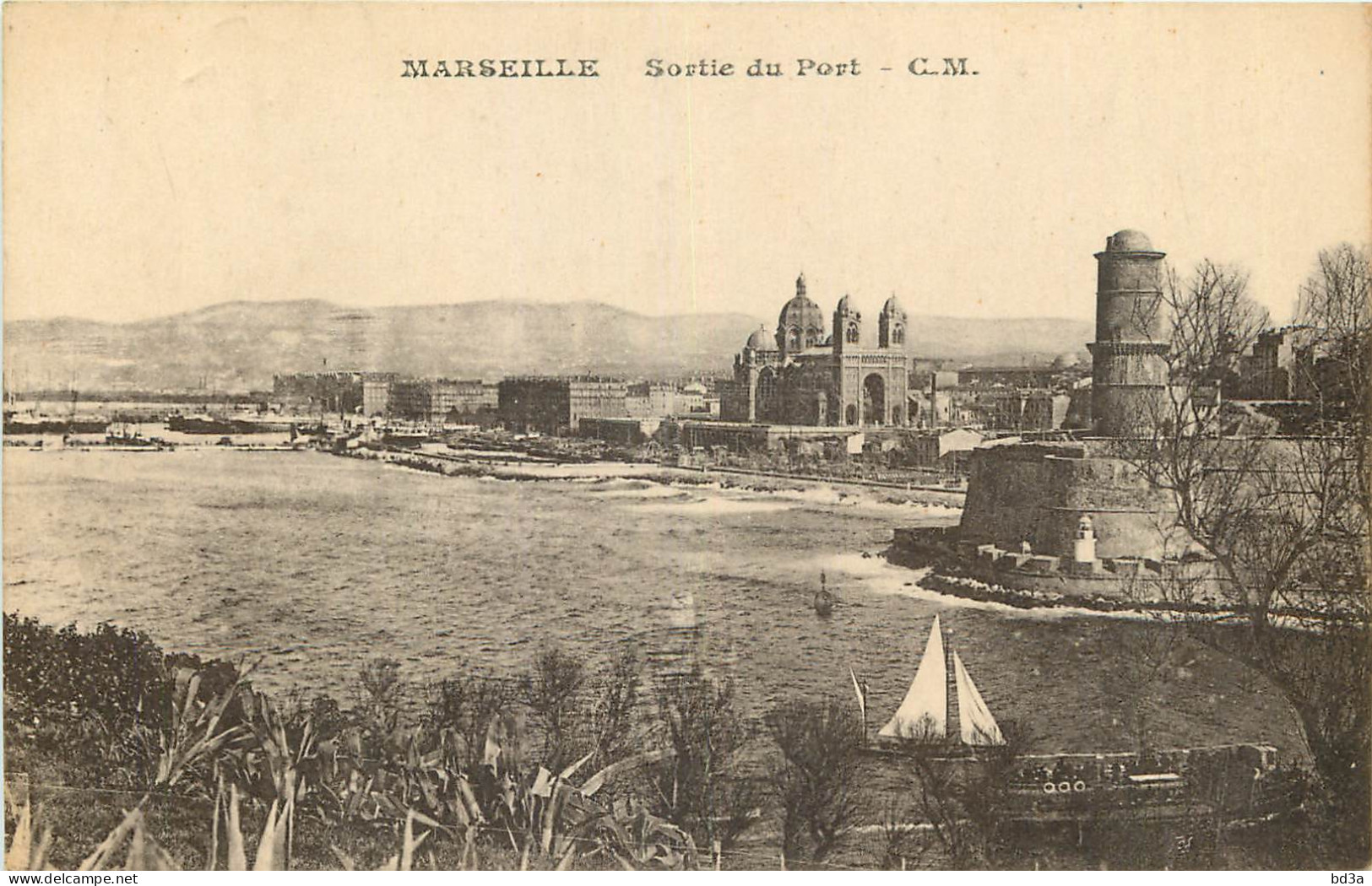  13  MARSEILLE  Sortie Du Port - Vieux Port, Saint Victor, Le Panier