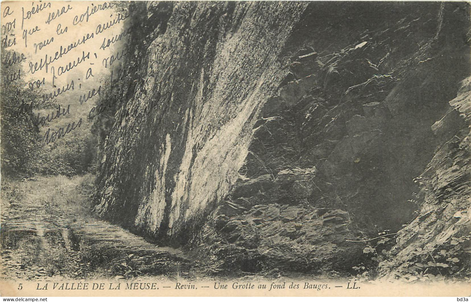  08  LA VALLEE DE LA MEUSE  REVIN  Une Grotte Au Fond Des Bauges - Revin