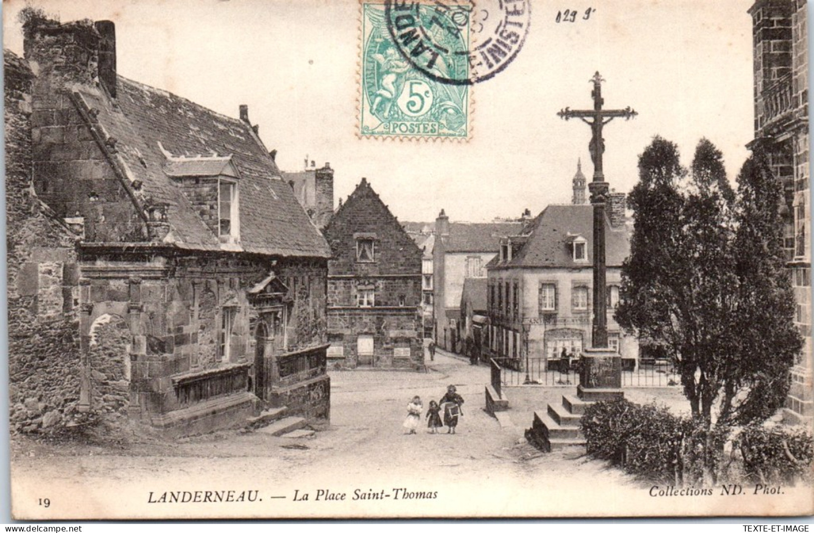 29 LANDERNEAU - La Place Saint Thomas  - Landerneau