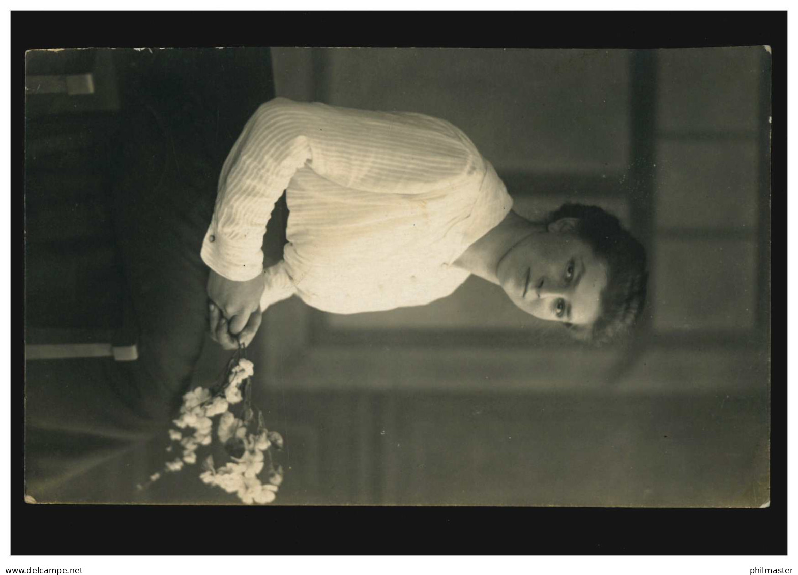 Mode-AK Frau Mit Weißer Bluse Und Blumen, Zensur Cleve P.K., GOCH 14.2.1918 - Fashion