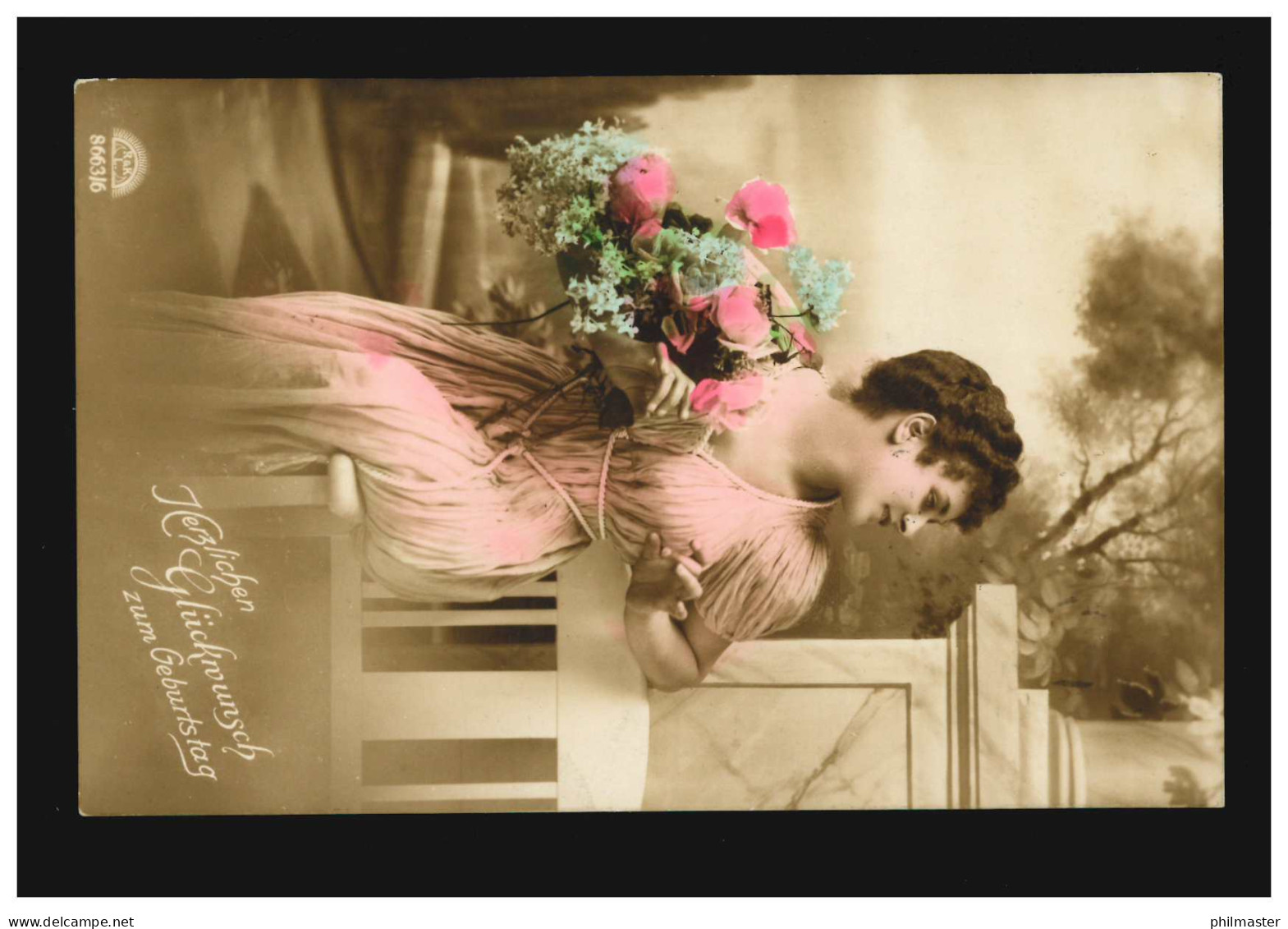 Mode-AK Frau Im Rosa Kleid Mit Rosenstrauß, Coloriert, BERLIN 54 T 12.8.1919 - Moda