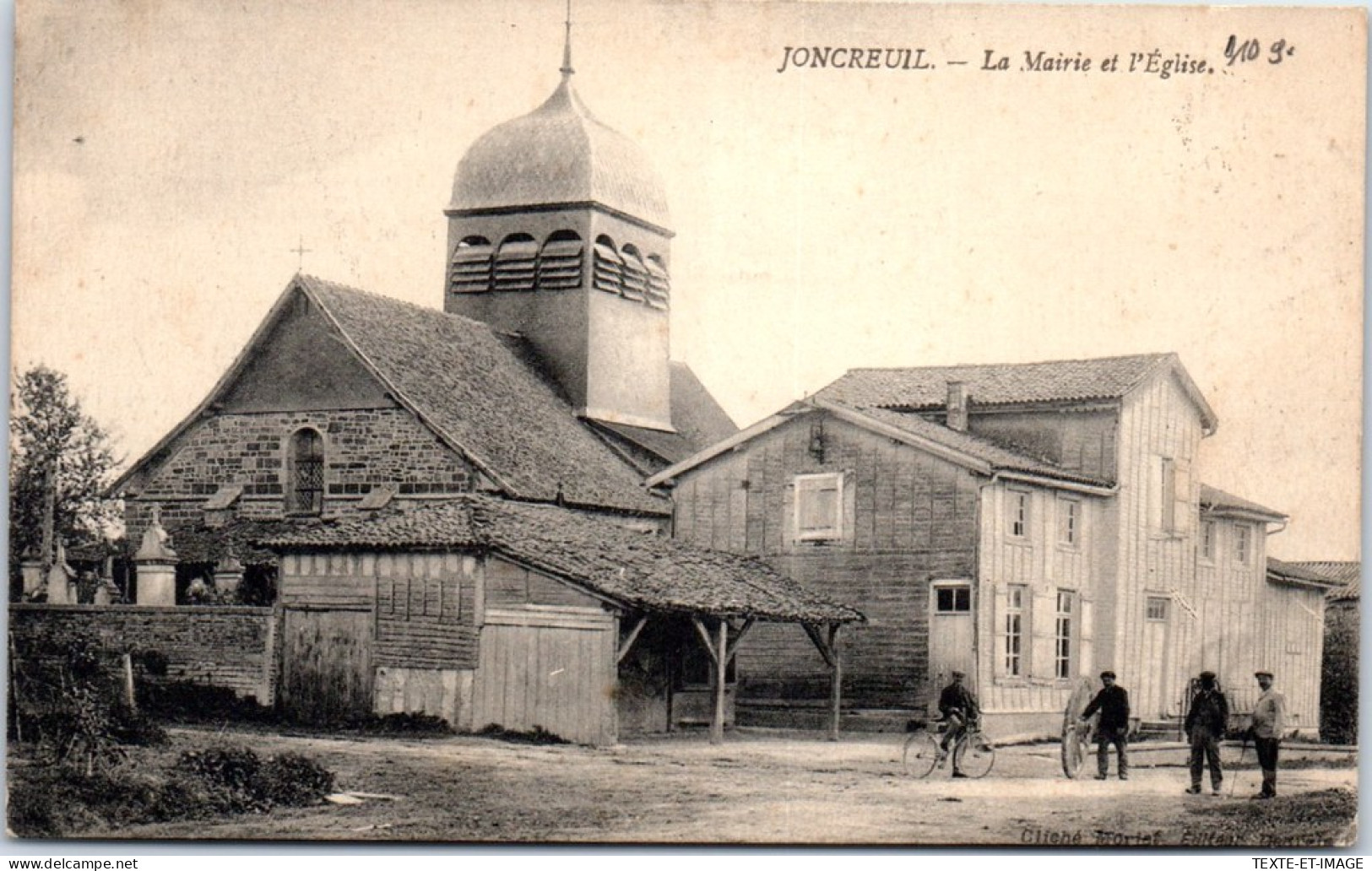 10 JONCREUIL - La Mairie Et L'eglise. - Otros & Sin Clasificación