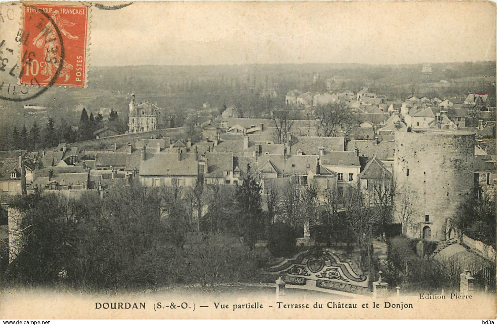  91   DOURDAN  VUE PARTIELLE  TERRASSE DU CHATEAU ET LE DONJON - Dourdan