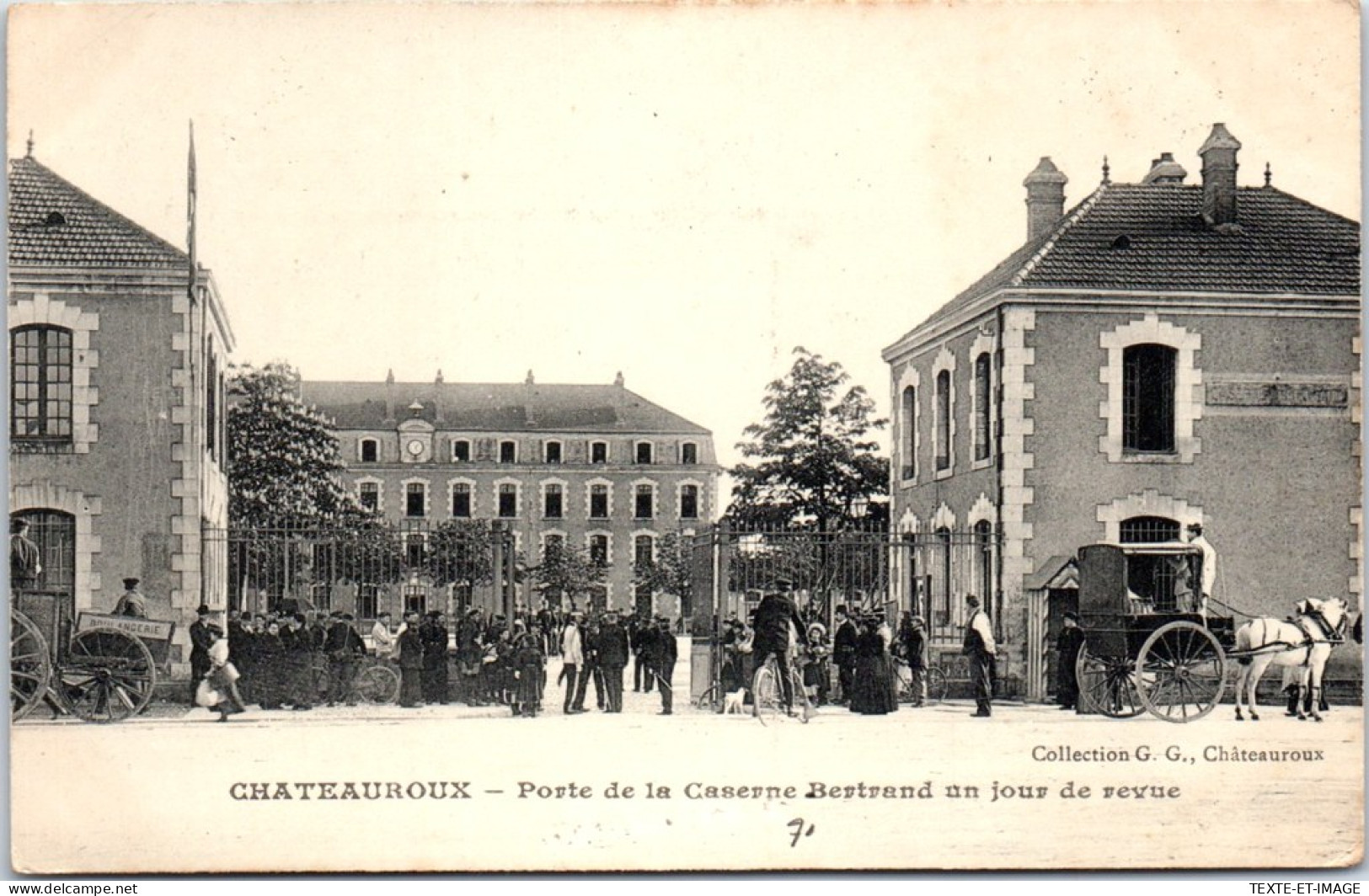 36 CHATEAUROUX - Porte De La Caserne Bertrand, Jour De Revue  - Chateauroux