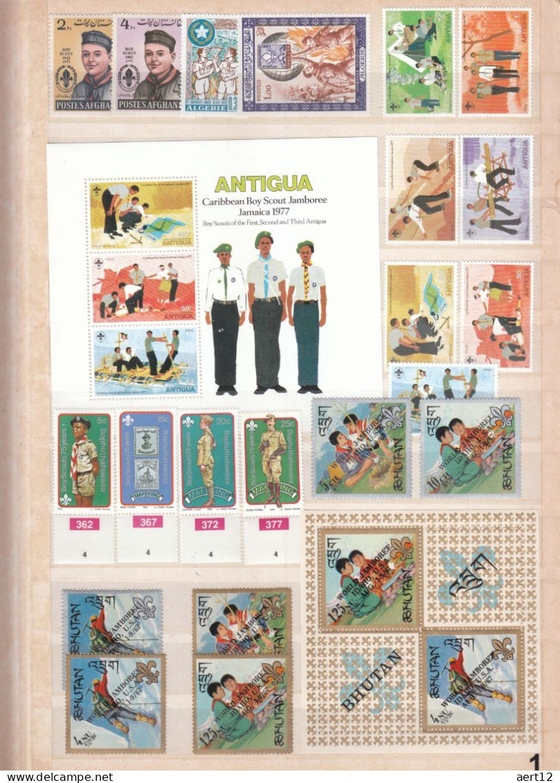 Scouting, Different Countries, Michel Catalog Value: 671,82 EUR, Colection With Album - Sammlungen (im Alben)