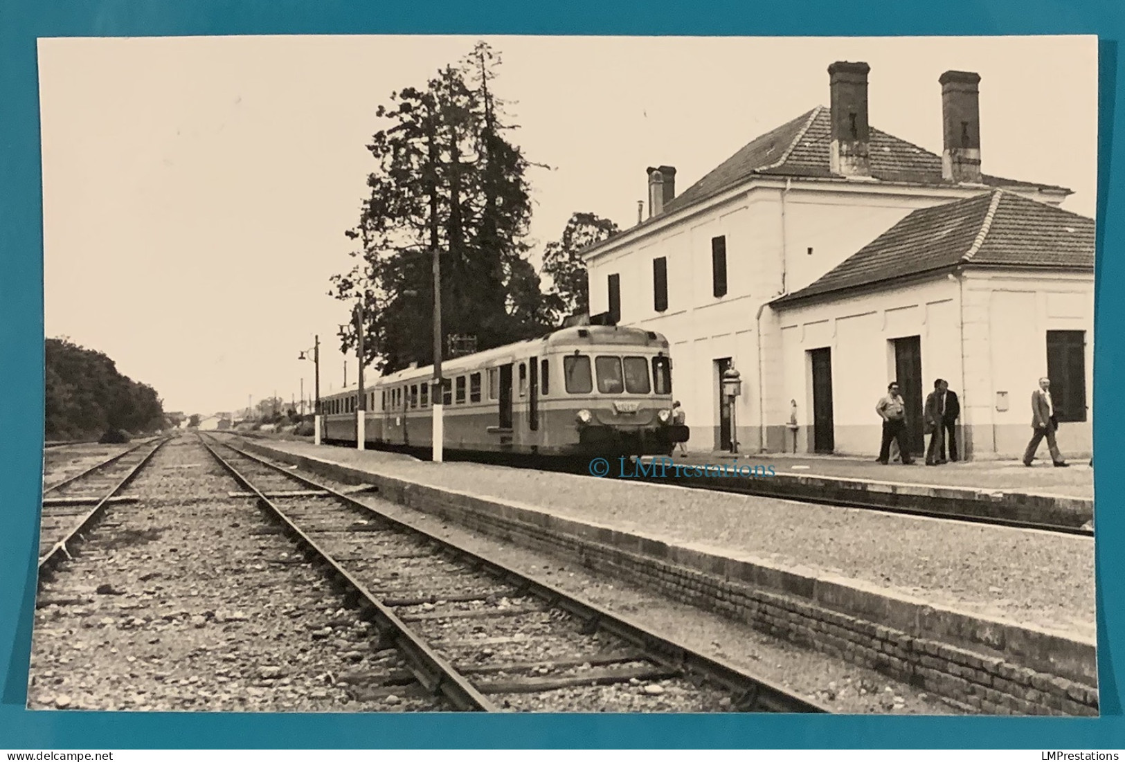 Photo Autorail SNCF X 2710 RGP2 Train Spécial En Gare Aire Sur Adour 1982 France SO Sud Ouest Landes 40 Chemin Fer RGP 2 - Trenes