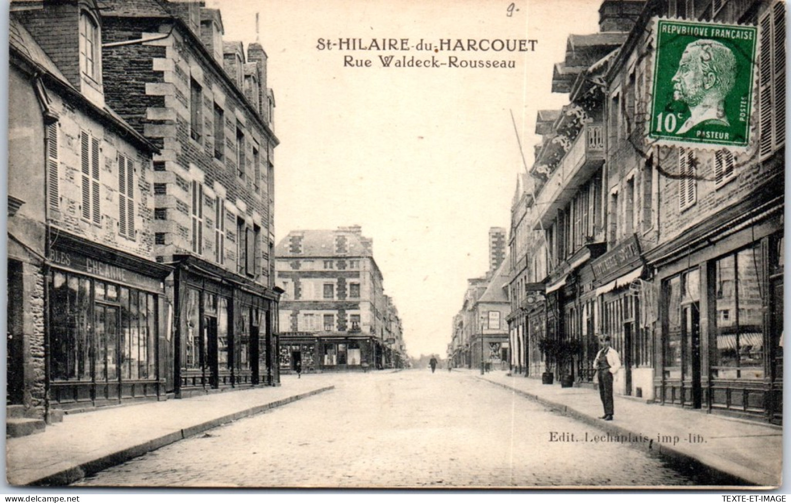 50 SAINT HILAIRE DU HARCOUET - La Rue Waldeck Rousseau. - Saint Hilaire Du Harcouet