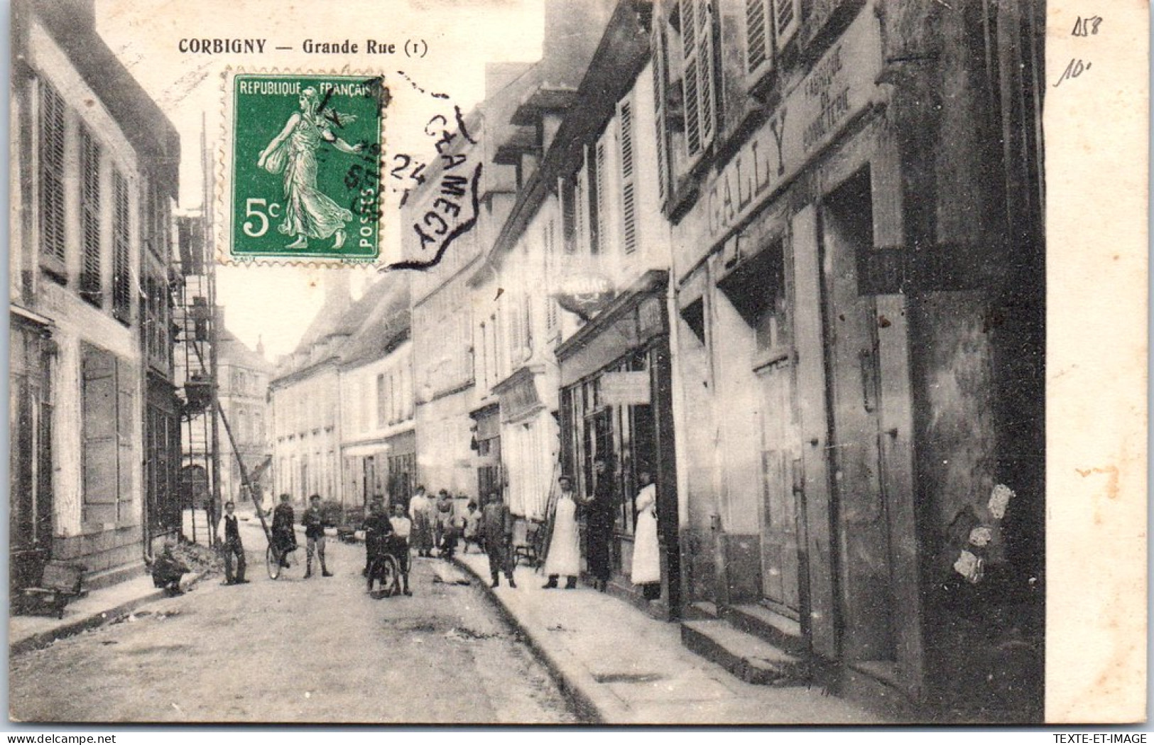 58 CORBIGNY - Un Coin De La Grande Rue. - Corbigny