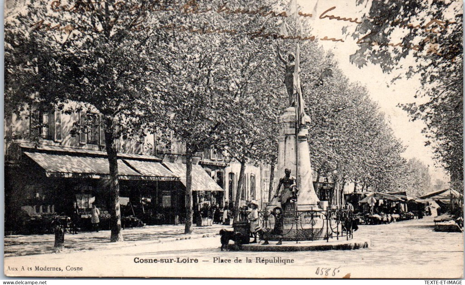 58 COSNE SUR LOIRE - Place De La Republique. - Cosne Cours Sur Loire