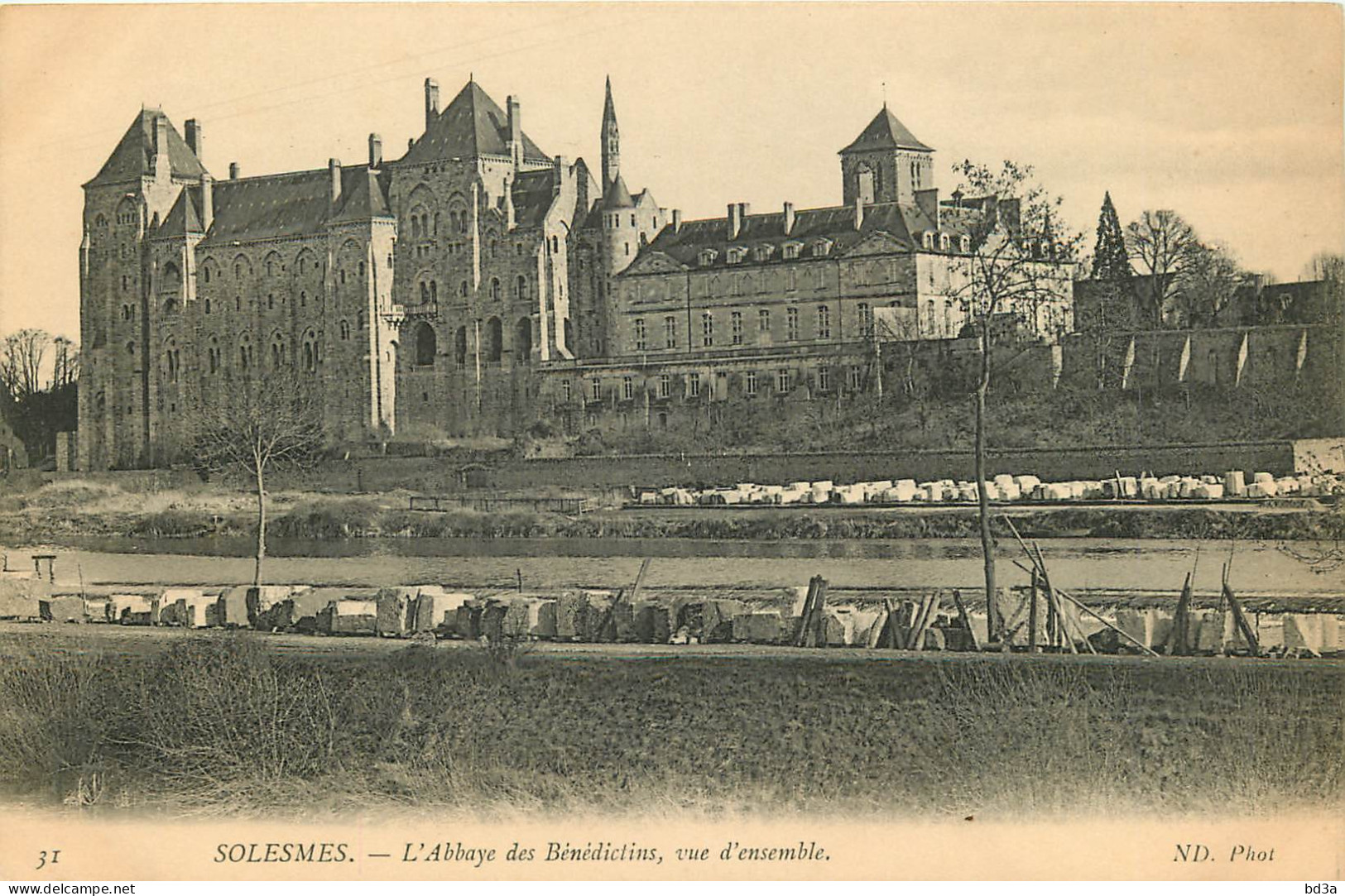  72 - SOLESMES - L'ABBAYE DES BENEDICTINS - VUE D'ENSEMBLE - Solesmes