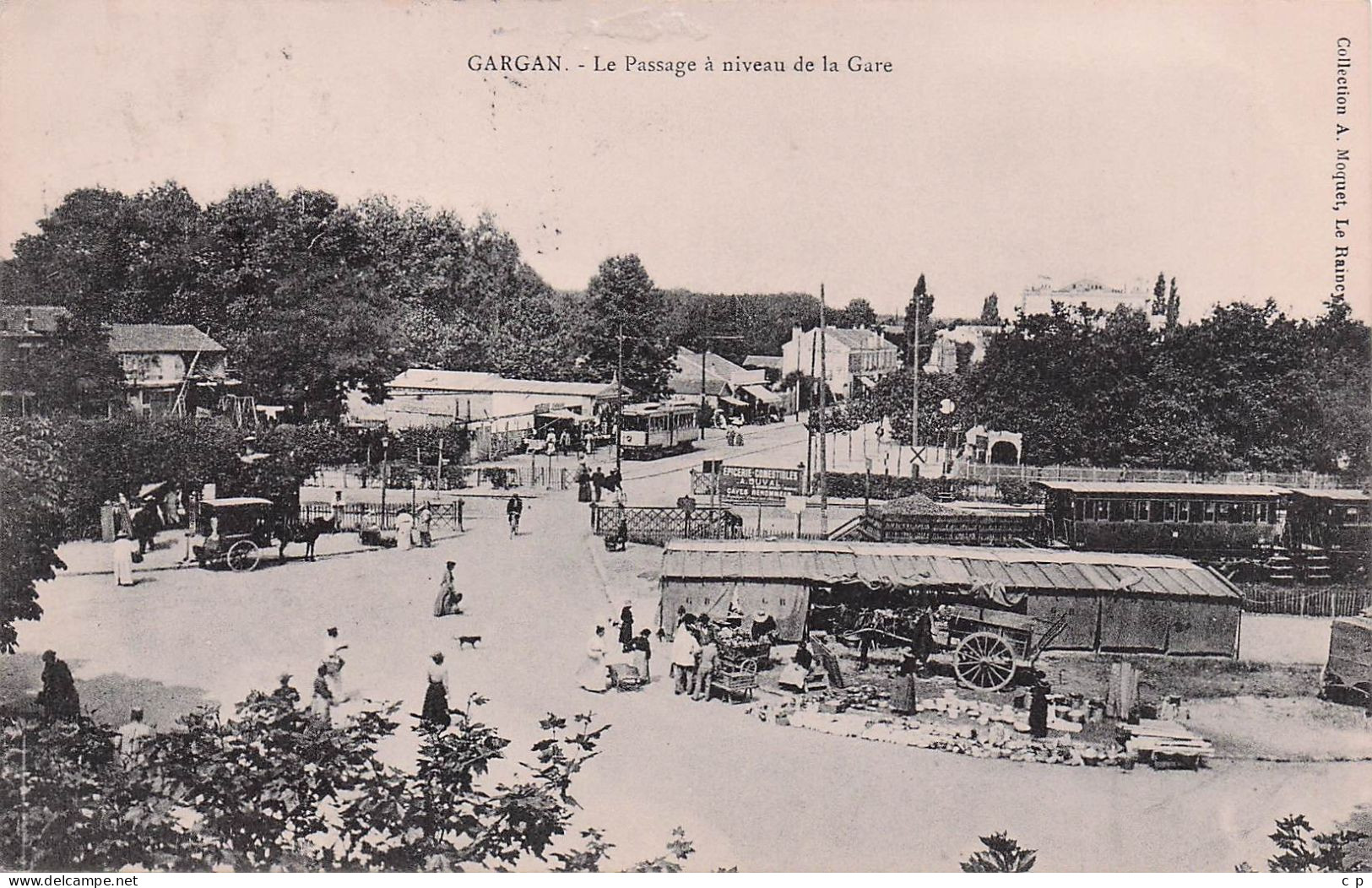 Livry Gargan - Le Passage A Niveau De La Gare   -   CPA °J - Livry Gargan