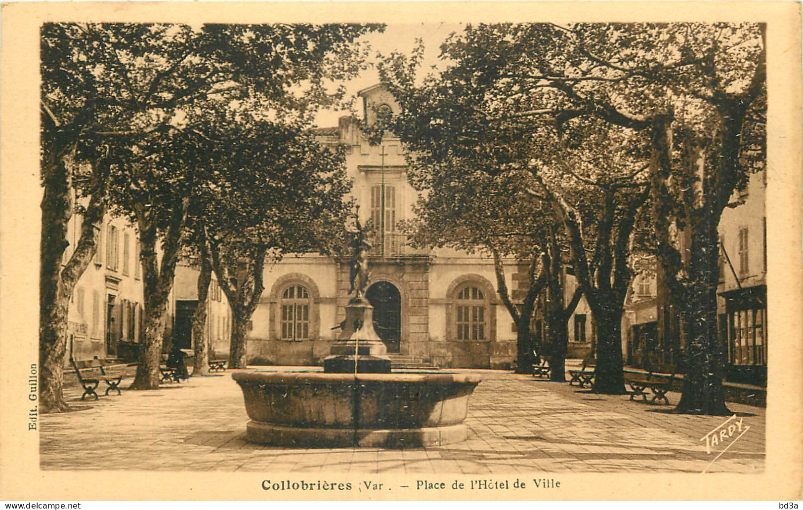 83 - COLLOBRIERES -  PLACE DE L'HOTEL DE VILLE - Collobrieres