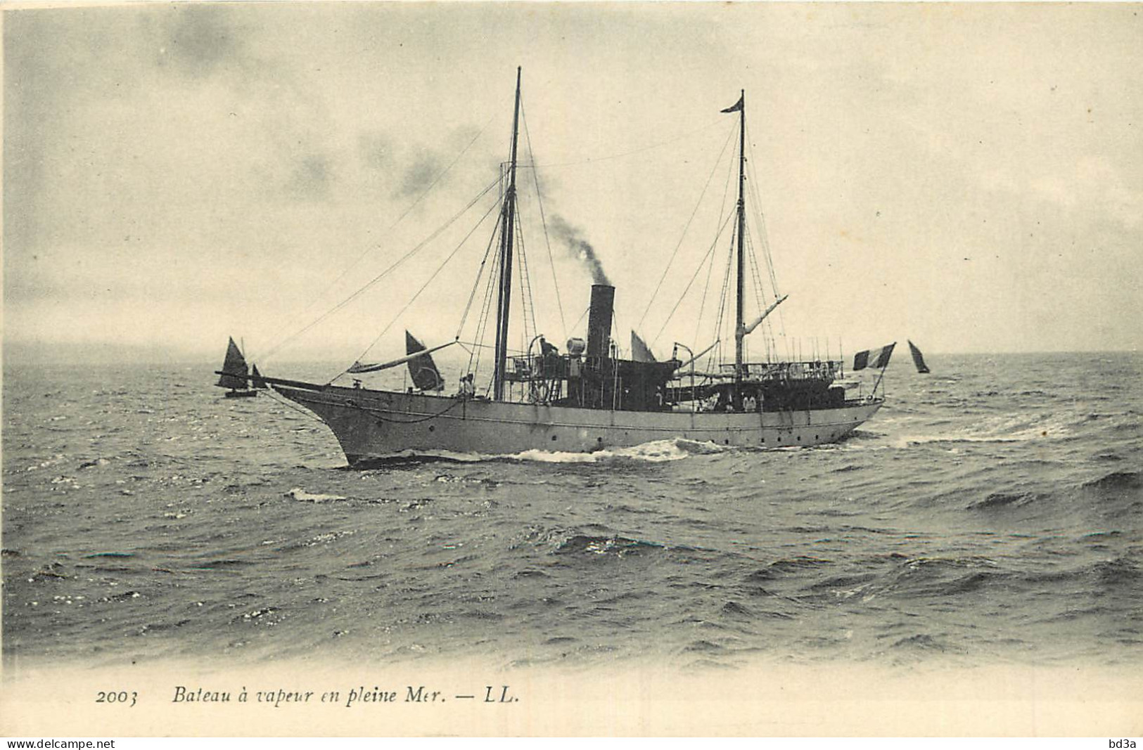 BATEAU A VAPEUR EN PLEINE MER - Cargos