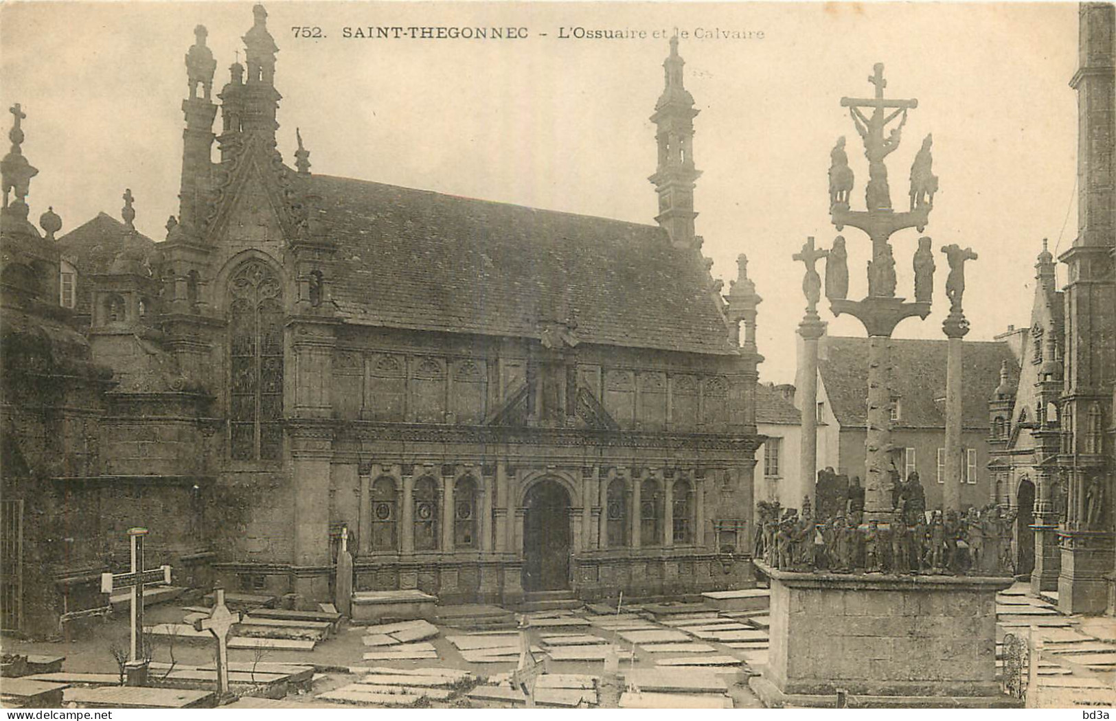 29 -  SAINT THEGONNEC - L'OSSUAIRE ET LE CALVAIRE - Saint-Thégonnec
