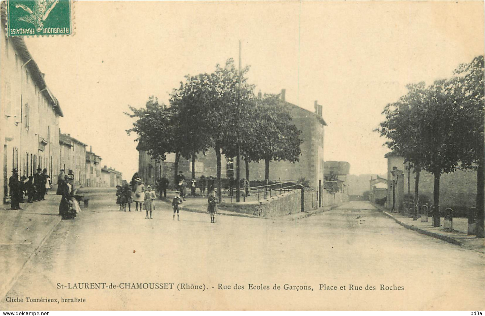 69 - SAINT LAURENT DE CHAMOUSSET - RUE DES ECOLES DE GARCONS - PLACE ET RUE DES ROCHES - Saint-Laurent-de-Chamousset