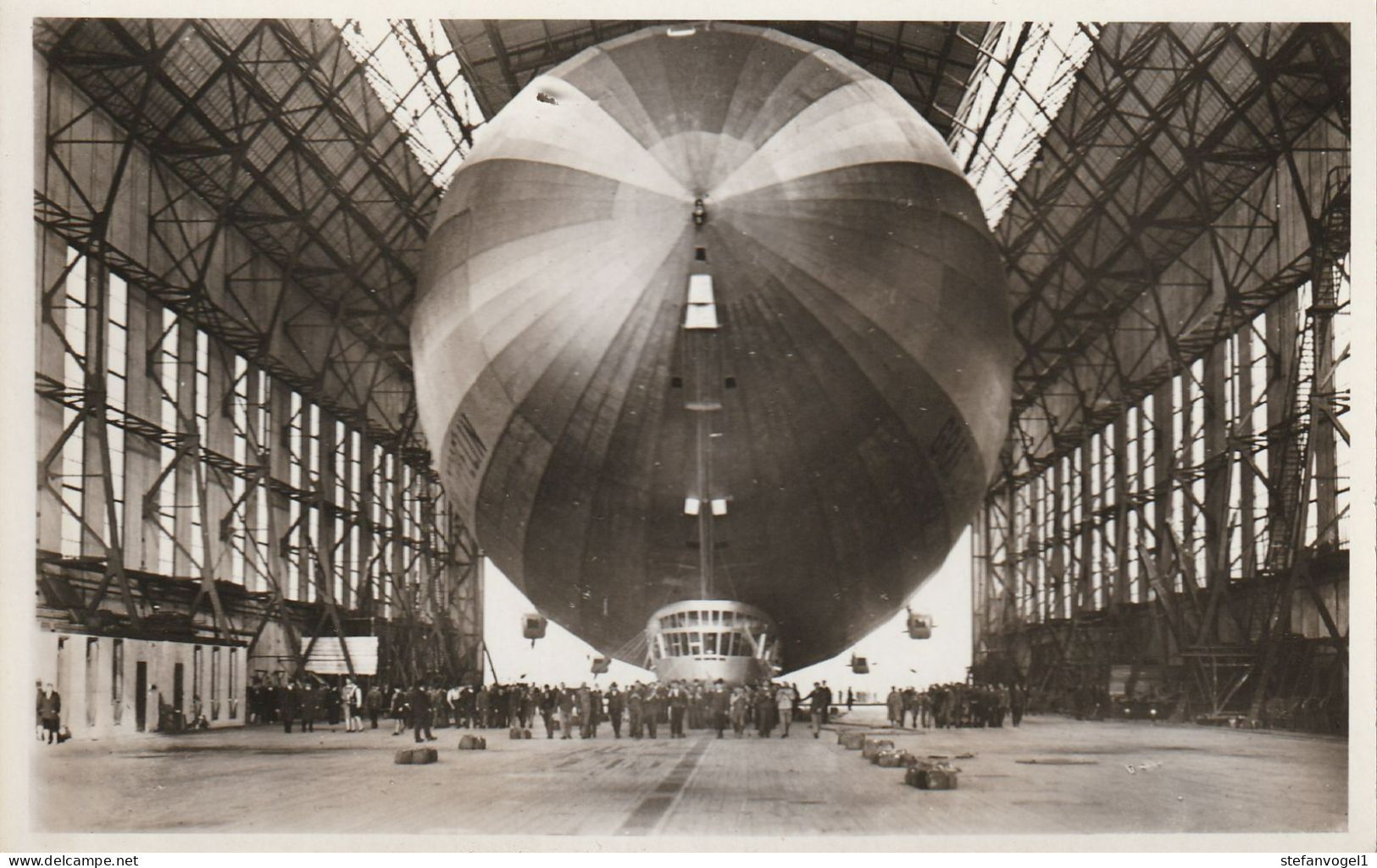 Einbringung Des "Graf Zeppelin" In Die Halle - Aeronaves