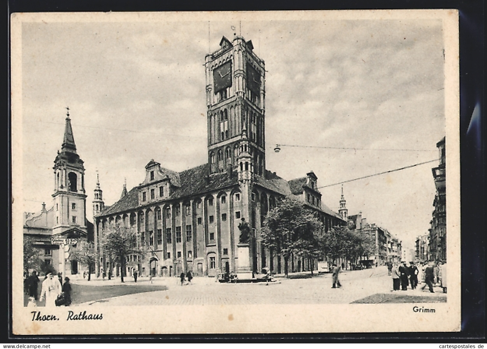 AK Thorn, Rathaus Mit Denkmal, Kirche Und Strasse  - Westpreussen